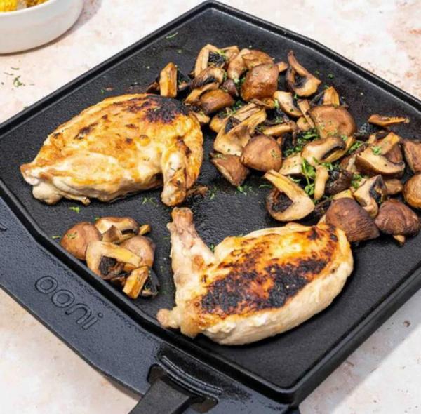 Ooni doppelseitige Grillpfanne Grizzler Pfanne aus Gusseisen Ooni doppelseitige Grillpfanne Grizzler Pfanne aus Gusseisen